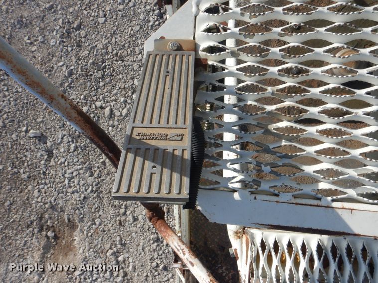 image for item HX9125 2003 International 4300 SBA  digger derrick truck