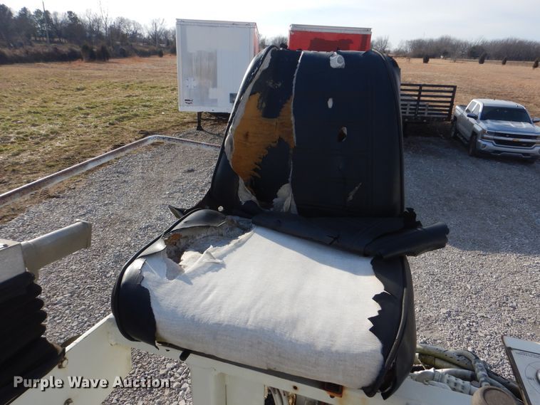 image for item HX9125 2003 International 4300 SBA  digger derrick truck