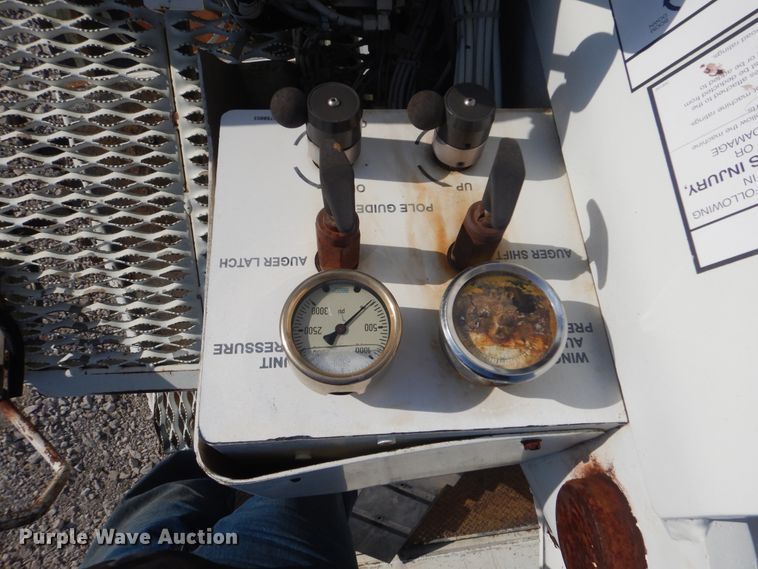 image for item HX9125 2003 International 4300 SBA  digger derrick truck