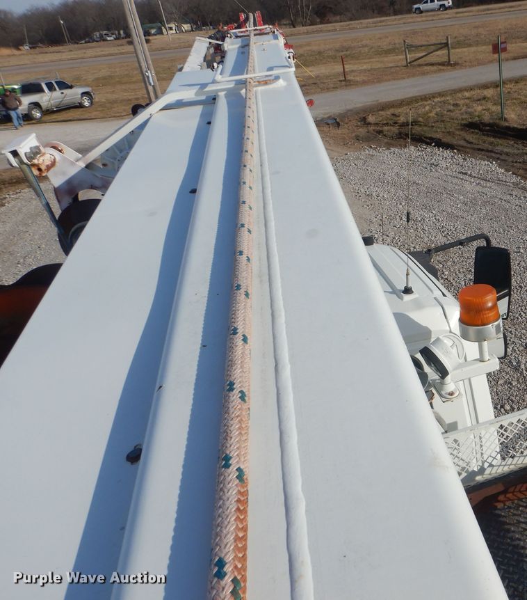 image for item HX9125 2003 International 4300 SBA  digger derrick truck