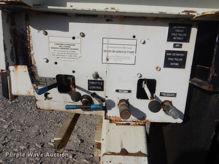 image for item HX9125 2003 International 4300 SBA  digger derrick truck