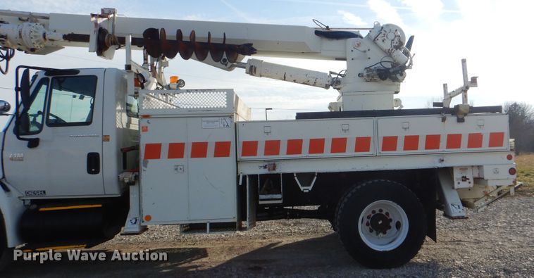 image for item HX9125 2003 International 4300 SBA  digger derrick truck