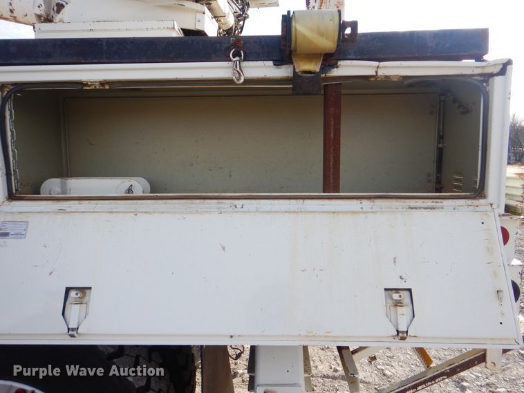 image for item HX9125 2003 International 4300 SBA  digger derrick truck