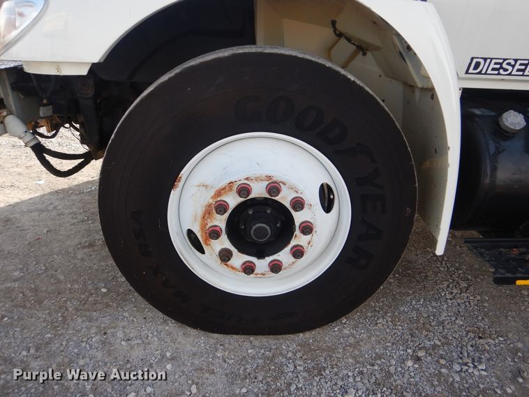 image for item HX9125 2003 International 4300 SBA  digger derrick truck