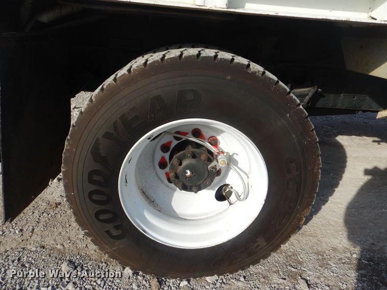 image for item HX9125 2003 International 4300 SBA  digger derrick truck