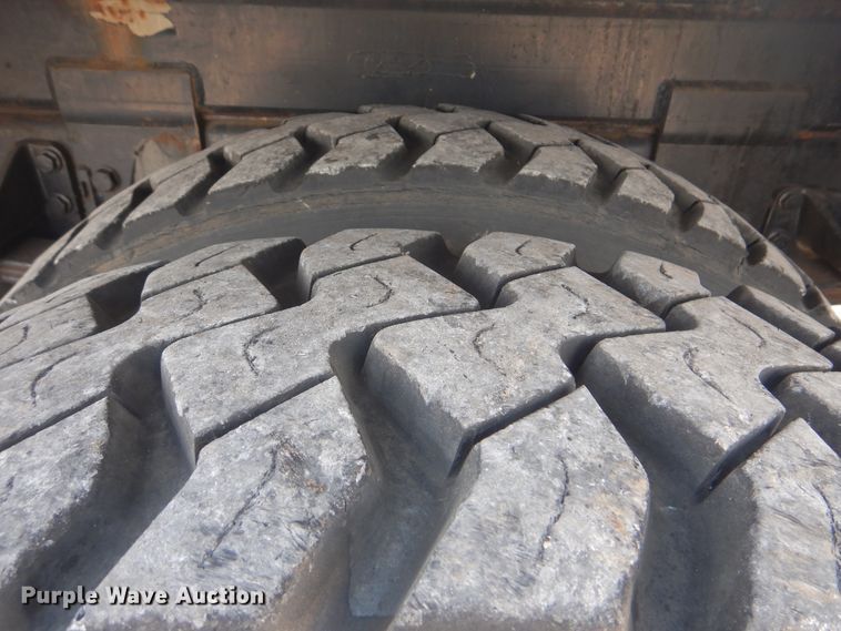 image for item HX9125 2003 International 4300 SBA  digger derrick truck