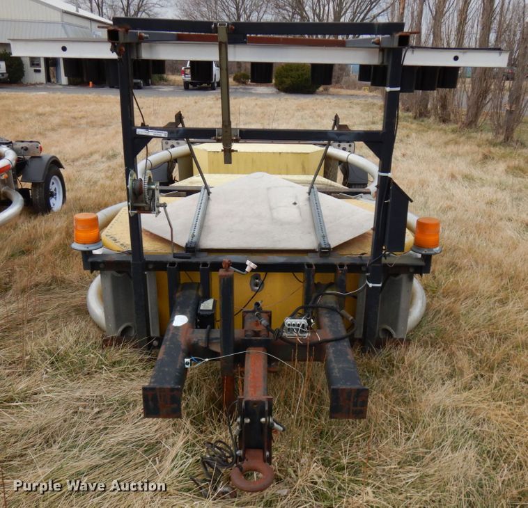 image for item HX9546 Traffix Scorpion  crash attenuator