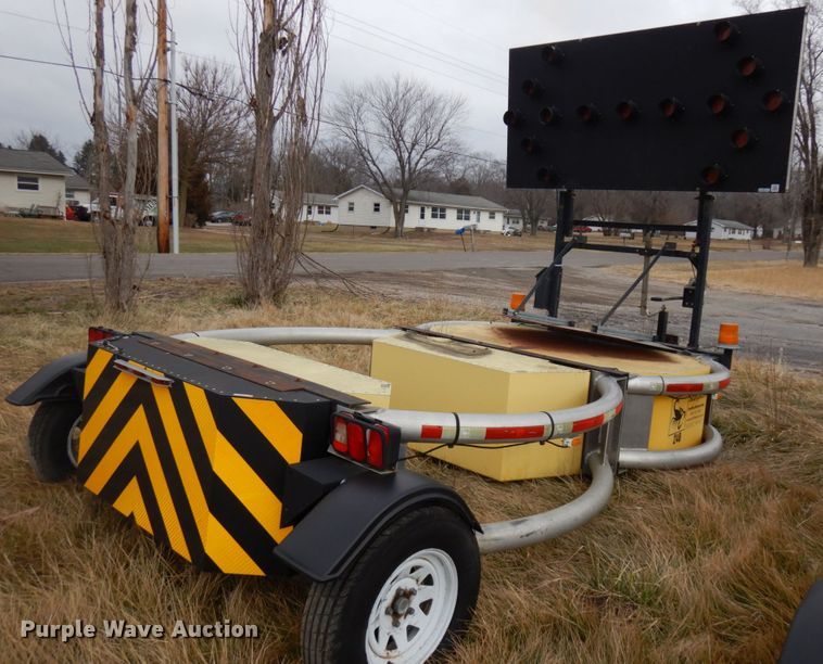 image for item HX9546 Traffix Scorpion  crash attenuator