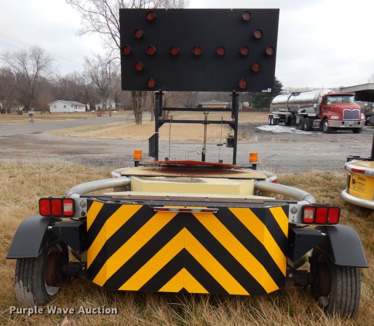 image for item HX9546 Traffix Scorpion  crash attenuator