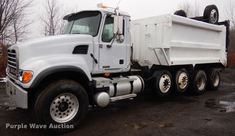 image for item HX9549 2005 Mack CV533  dump truck