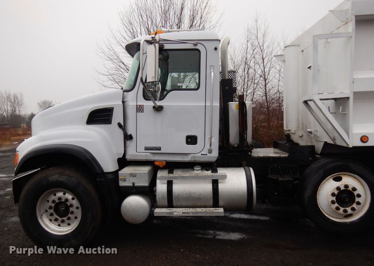 image for item HX9549 2005 Mack CV533  dump truck