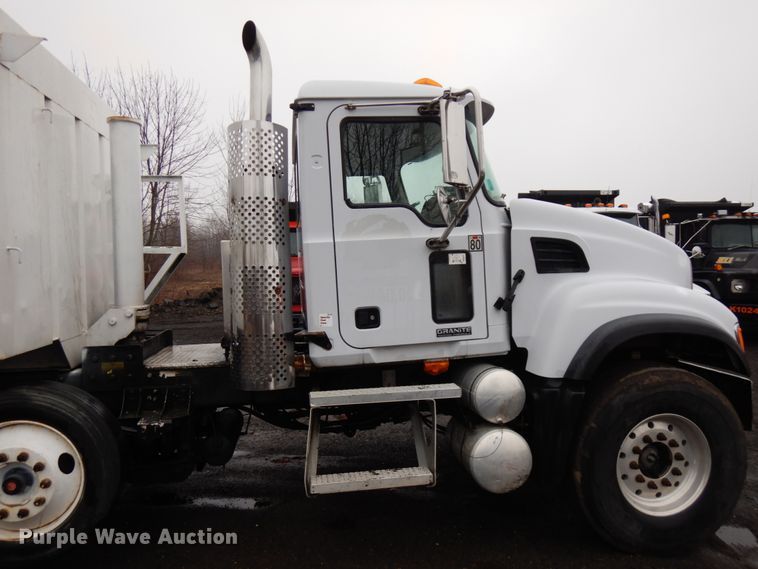 image for item HX9549 2005 Mack CV533  dump truck