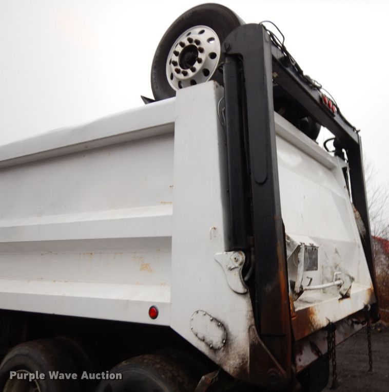 image for item HX9549 2005 Mack CV533  dump truck