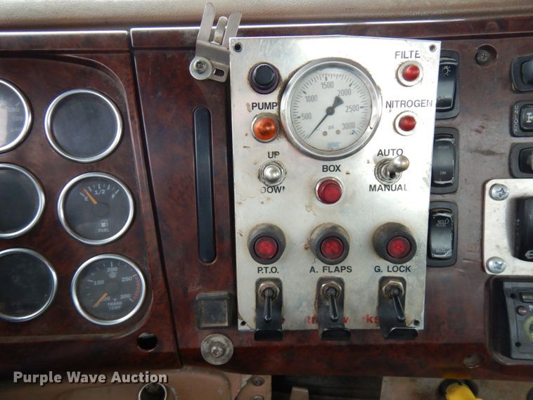 image for item HX9549 2005 Mack CV533  dump truck