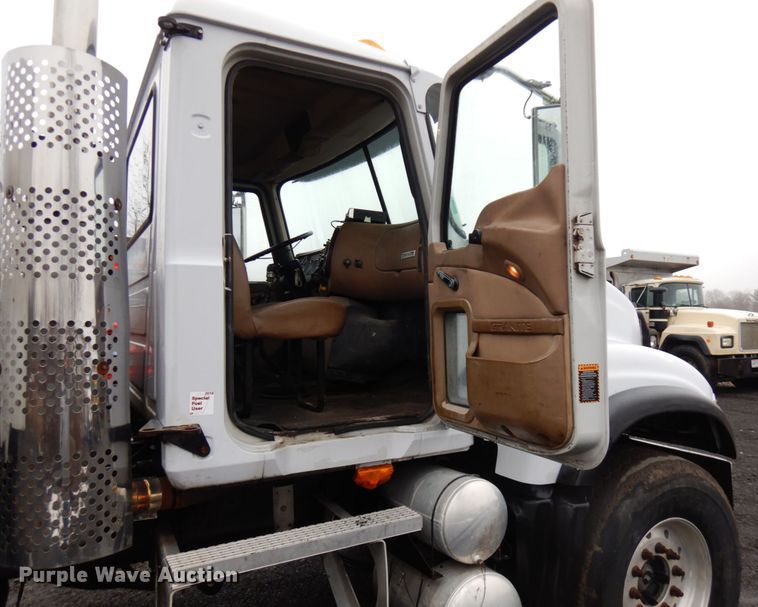 image for item HX9549 2005 Mack CV533  dump truck