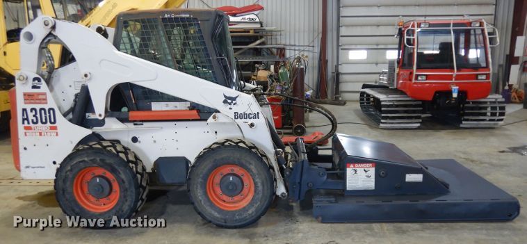 image for item IG9179 2005 Bobcat A300  skid steer loader