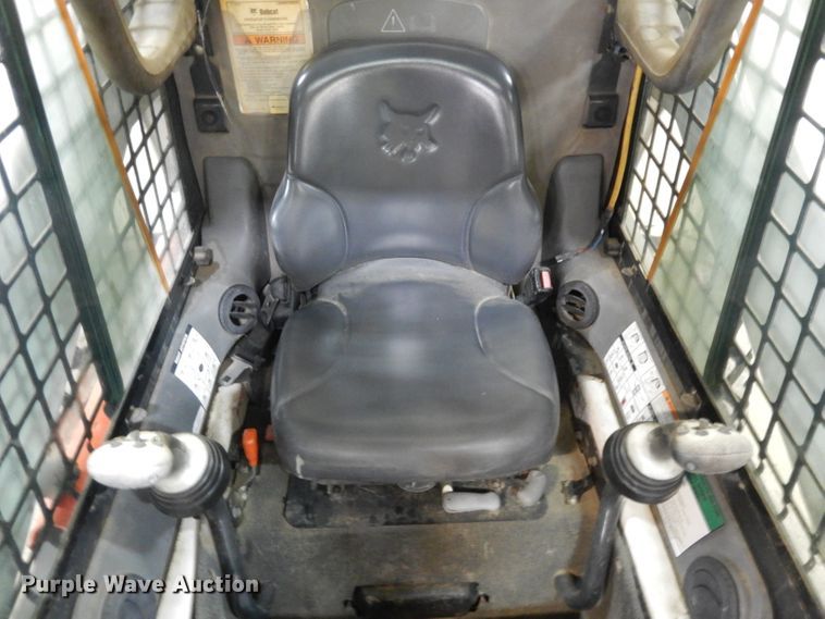 image for item IG9179 2005 Bobcat A300  skid steer loader