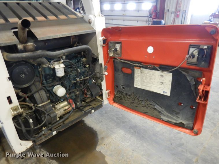 image for item IG9179 2005 Bobcat A300  skid steer loader