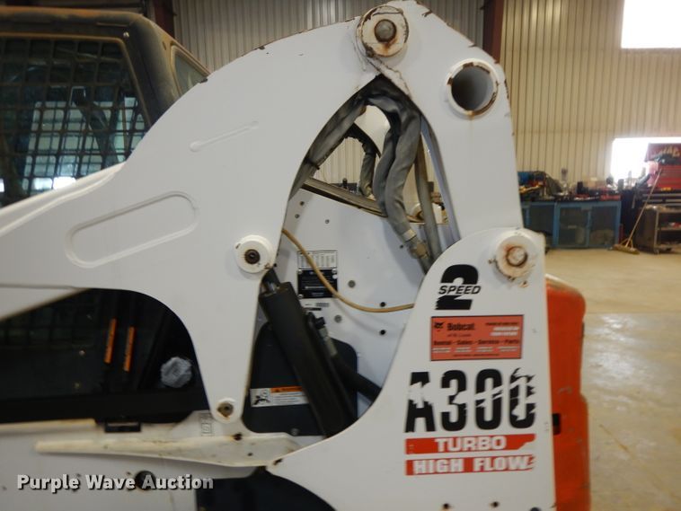 image for item IG9179 2005 Bobcat A300  skid steer loader