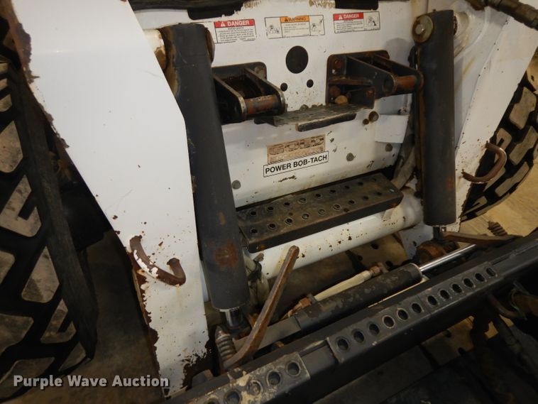 image for item IG9179 2005 Bobcat A300  skid steer loader