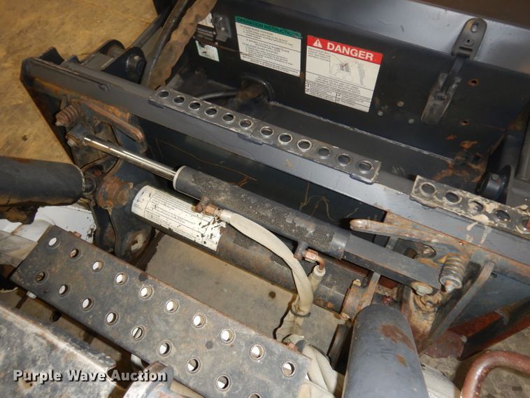 image for item IG9179 2005 Bobcat A300  skid steer loader