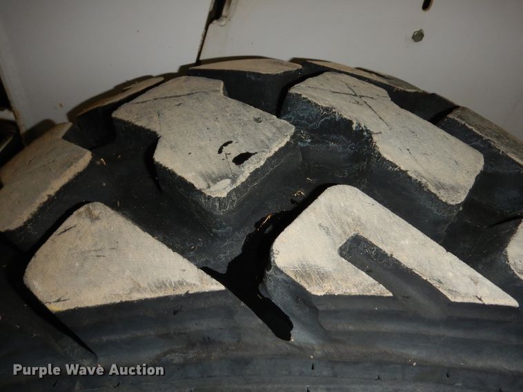 image for item IG9179 2005 Bobcat A300  skid steer loader