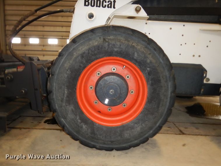 image for item IG9179 2005 Bobcat A300  skid steer loader