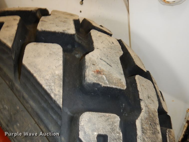 image for item IG9179 2005 Bobcat A300  skid steer loader