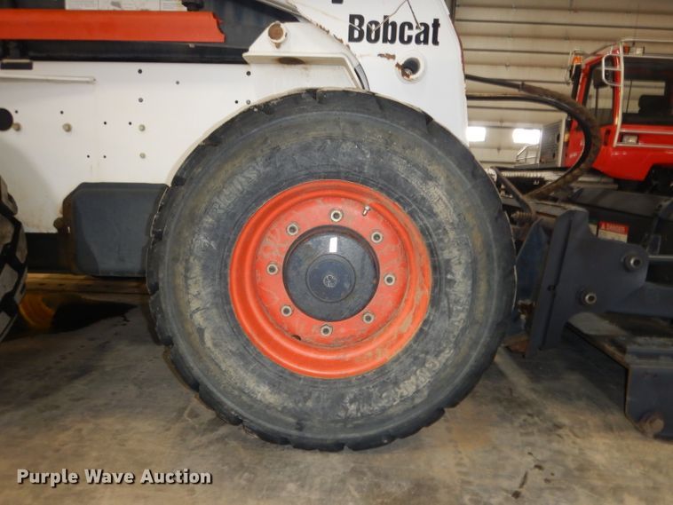 image for item IG9179 2005 Bobcat A300  skid steer loader