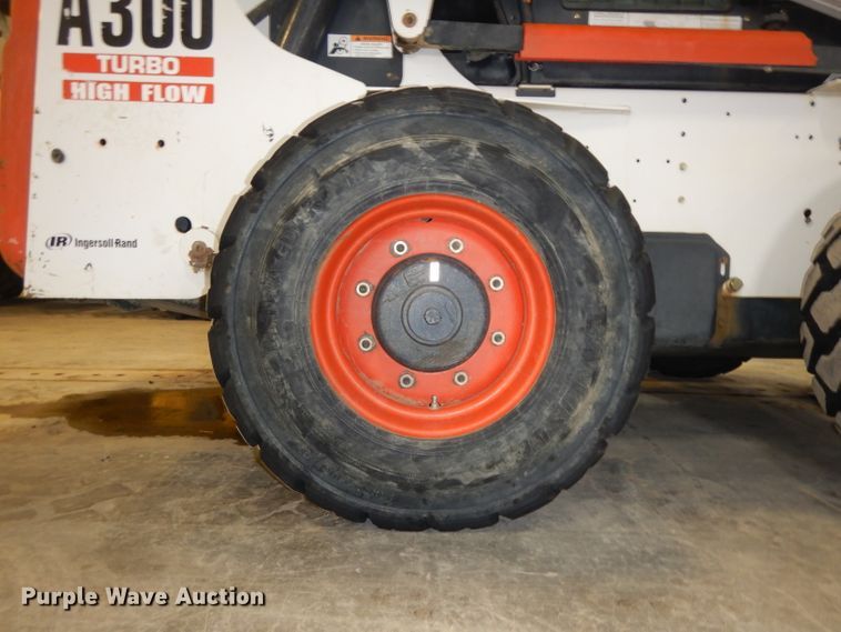 image for item IG9179 2005 Bobcat A300  skid steer loader