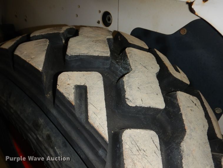 image for item IG9179 2005 Bobcat A300  skid steer loader