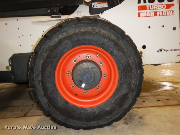 image for item IG9179 2005 Bobcat A300  skid steer loader