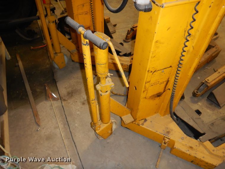 image for item IG9183 Sefac four post column lift