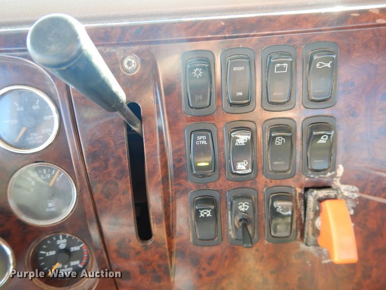 image for item DG1520 2007 Mack CV713  semi truck with vacuum pump