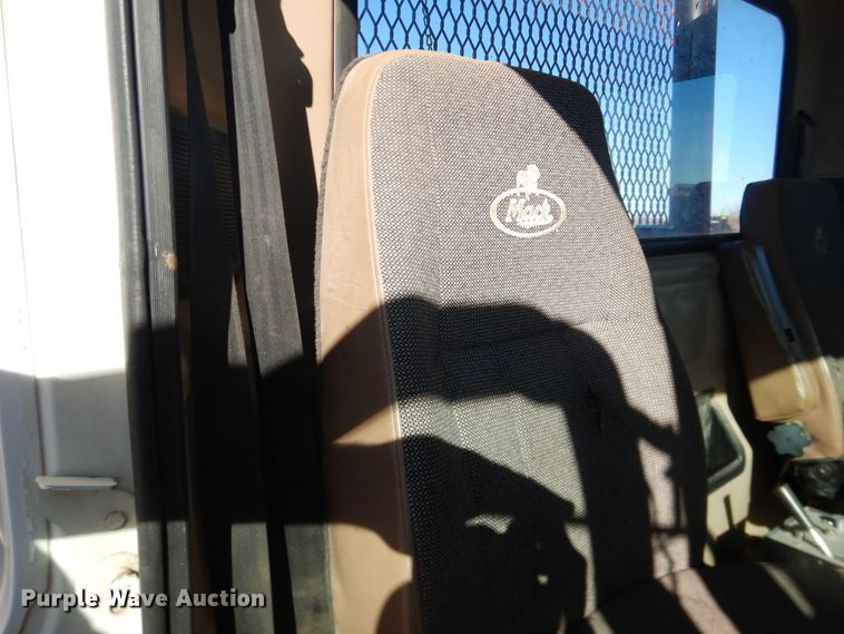 image for item DG1520 2007 Mack CV713  semi truck with vacuum pump