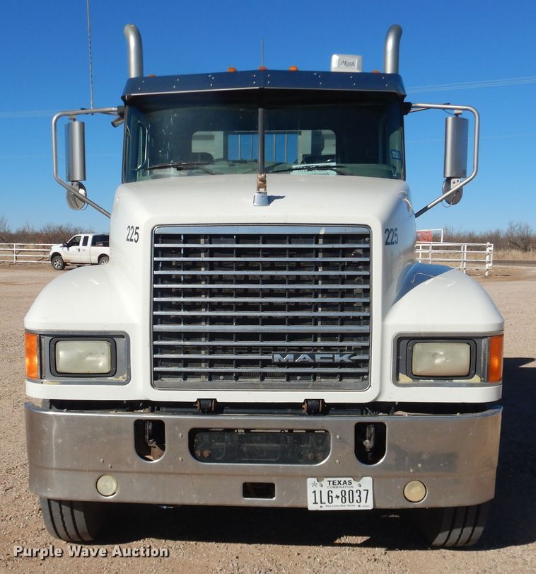 image for item DG1521 2012 Mack CHU613  semi truck