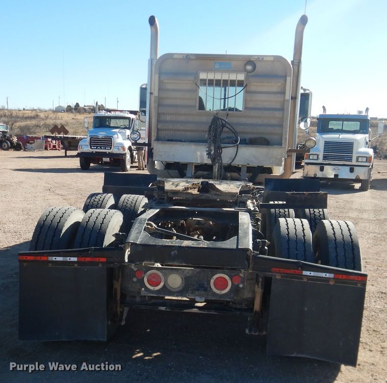 image for item DG1521 2012 Mack CHU613  semi truck