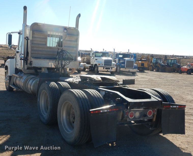 image for item DG1521 2012 Mack CHU613  semi truck