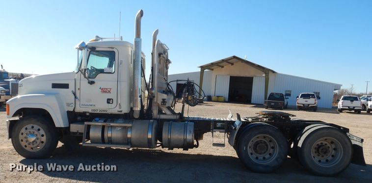 image for item DG1521 2012 Mack CHU613  semi truck
