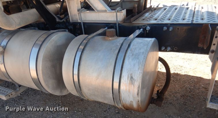 image for item DG1521 2012 Mack CHU613  semi truck