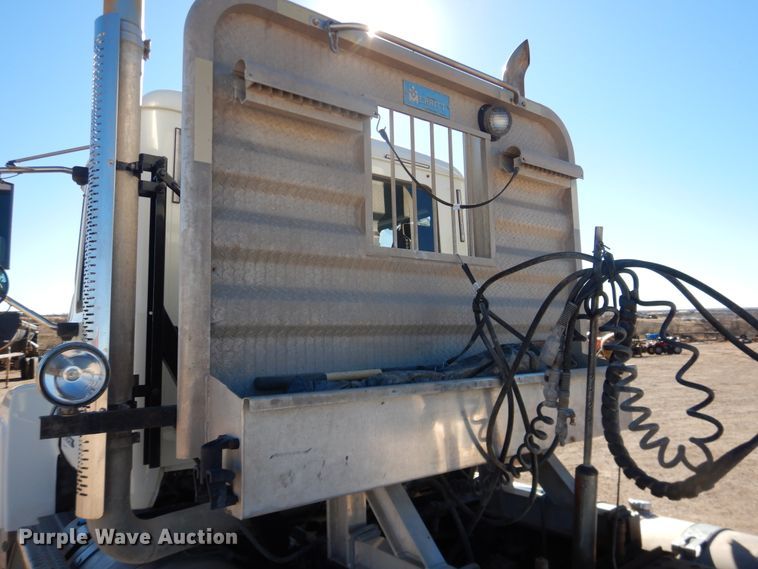 image for item DG1521 2012 Mack CHU613  semi truck