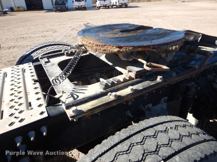 image for item DG1521 2012 Mack CHU613  semi truck