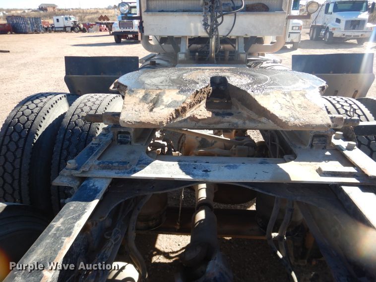 image for item DG1521 2012 Mack CHU613  semi truck