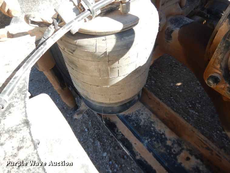 image for item DG1521 2012 Mack CHU613  semi truck