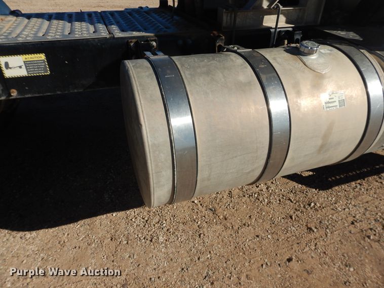 image for item DG1521 2012 Mack CHU613  semi truck