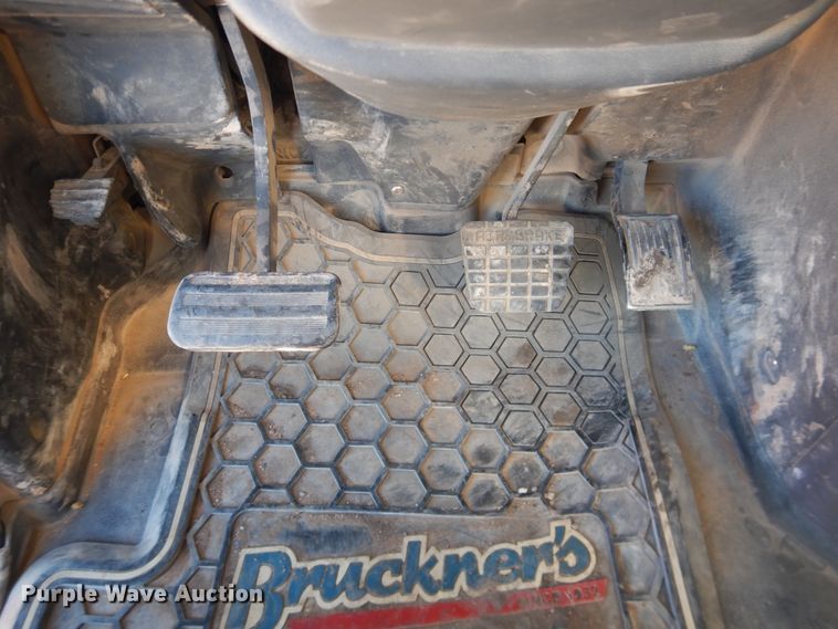 image for item DG1521 2012 Mack CHU613  semi truck