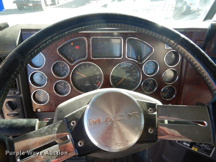 image for item DG1521 2012 Mack CHU613  semi truck