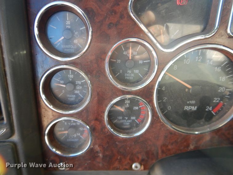 image for item DG1521 2012 Mack CHU613  semi truck