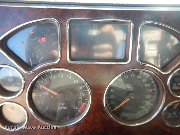 image for item DG1521 2012 Mack CHU613  semi truck