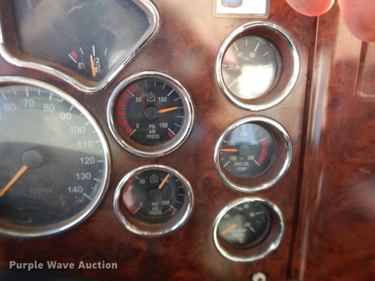 image for item DG1521 2012 Mack CHU613  semi truck